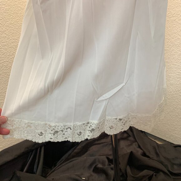 Vintage Pembroke lace trim off white slip size 34R great condition - Picture 5 of 8
